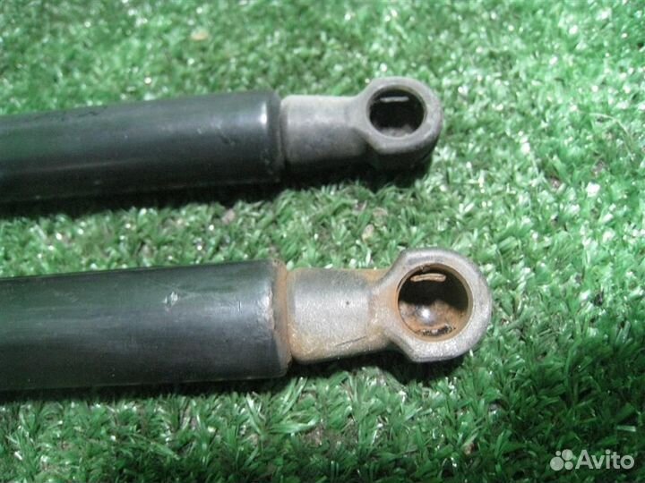 Амортизатор багажника (2 шт) Skoda Fabia 5J 2010