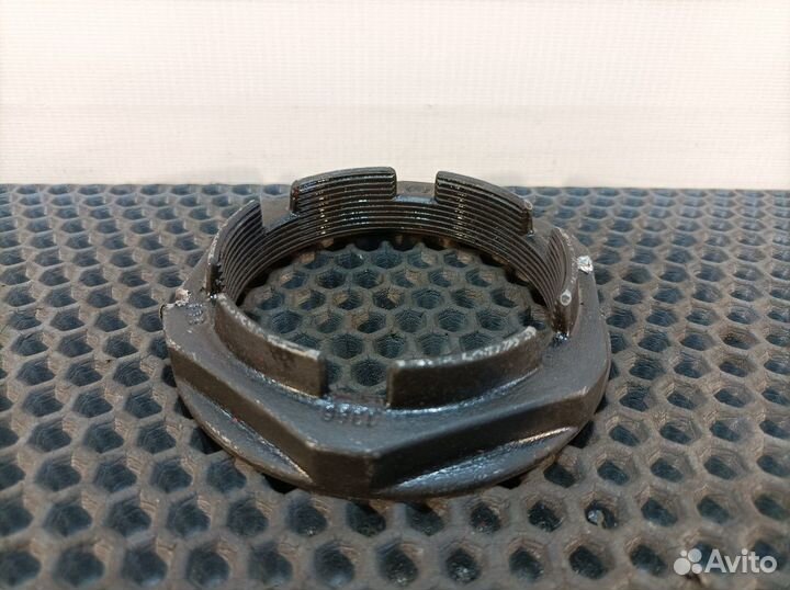 Гайка ступицы задней