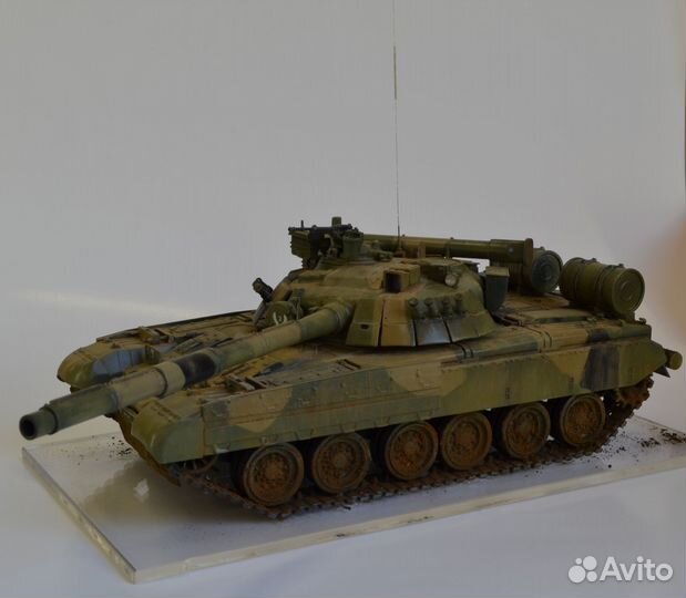 Стендовая модель Т-80уд Звезда