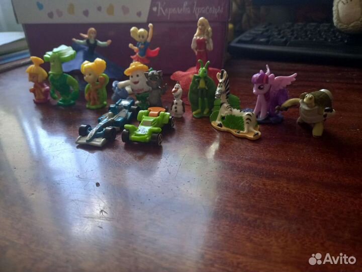 Продам киндер игрушки