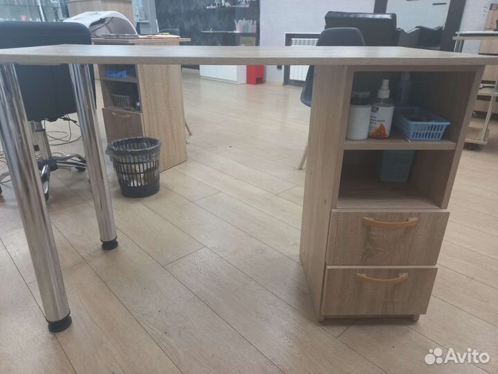 Стол маникюрный