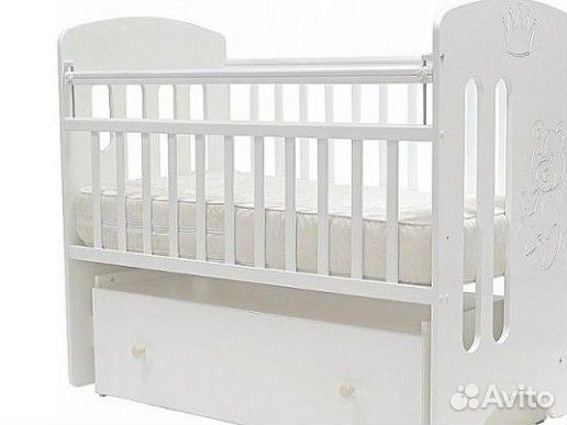 Детская кроватка с маятником