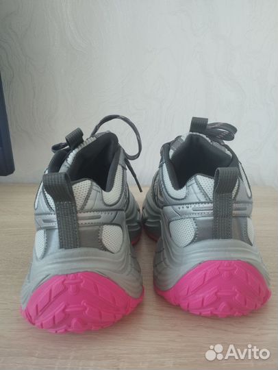 Кроссовки женские 38 размер новые