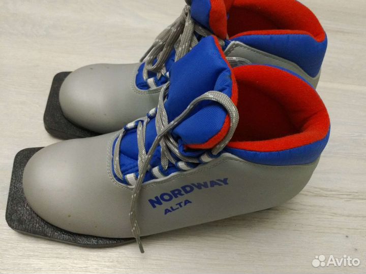 Лыжные ботинки