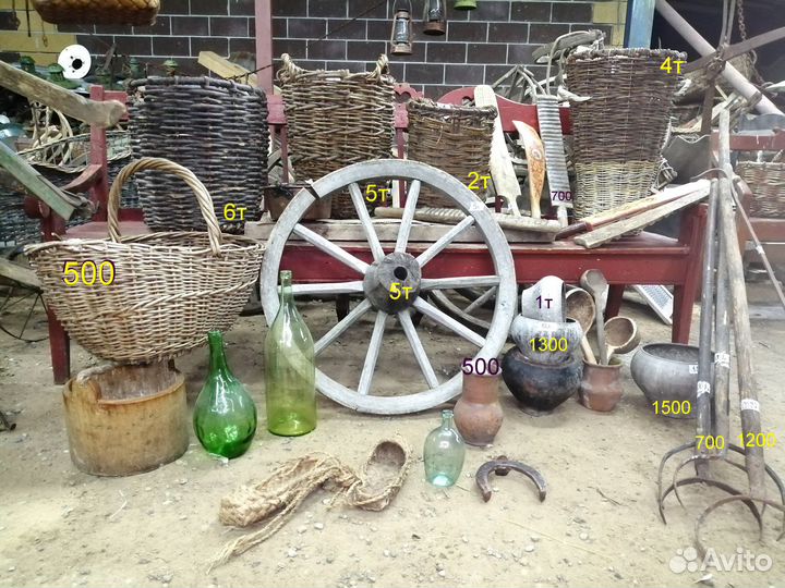 Старинные корзина рубель чугунок бутыль ухват