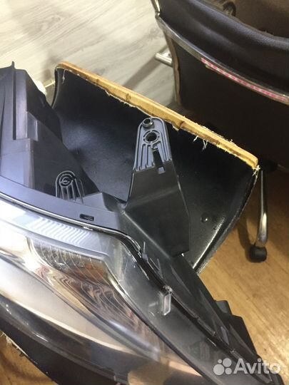 Фара оригинальная правая на Kia Rio 3 2011-2015