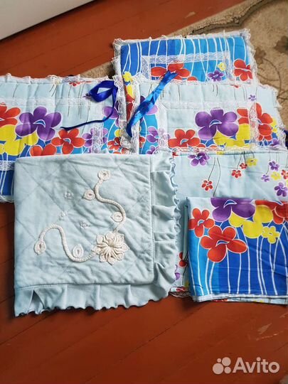 Фабричные бортики в детскую кроватку с одеялком