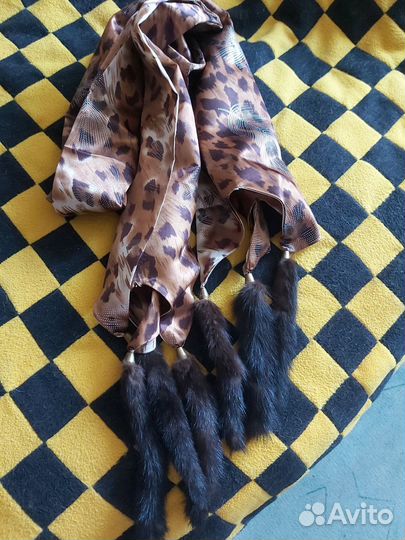 Шарф с норковыми хвостами