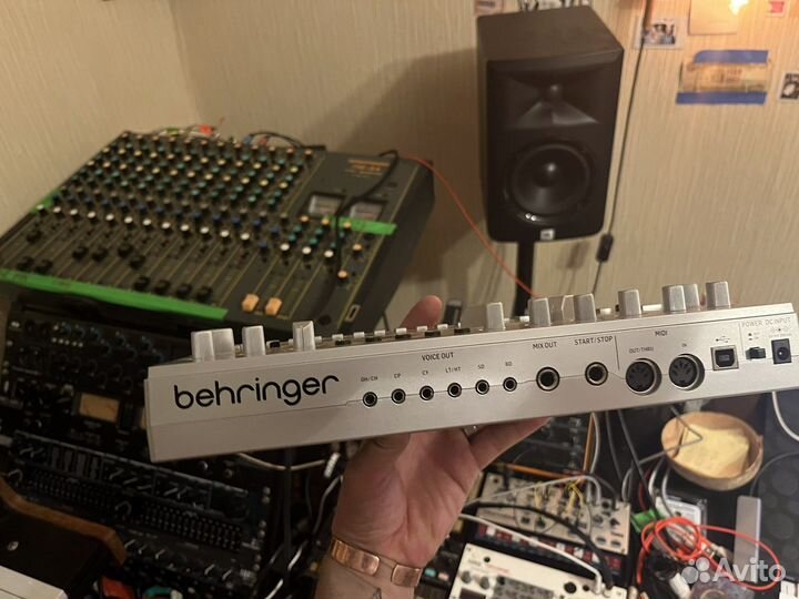 Behringer rd 6 аналоговая драм машина