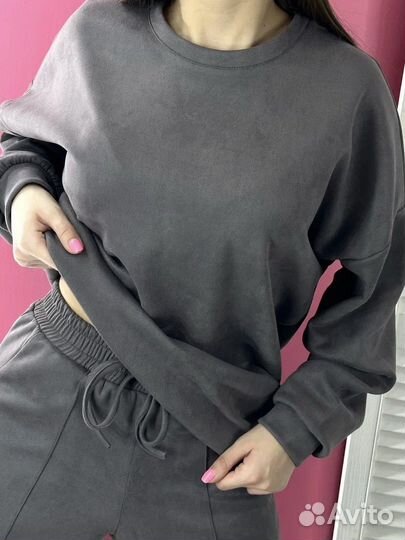 Костюм женский брючный замшевый