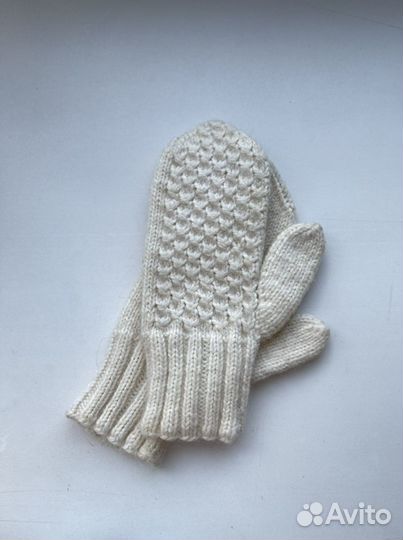 Меховая шапка для девочки +варежки