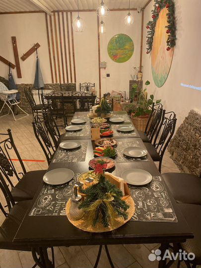 Мойщица посуды в кафе