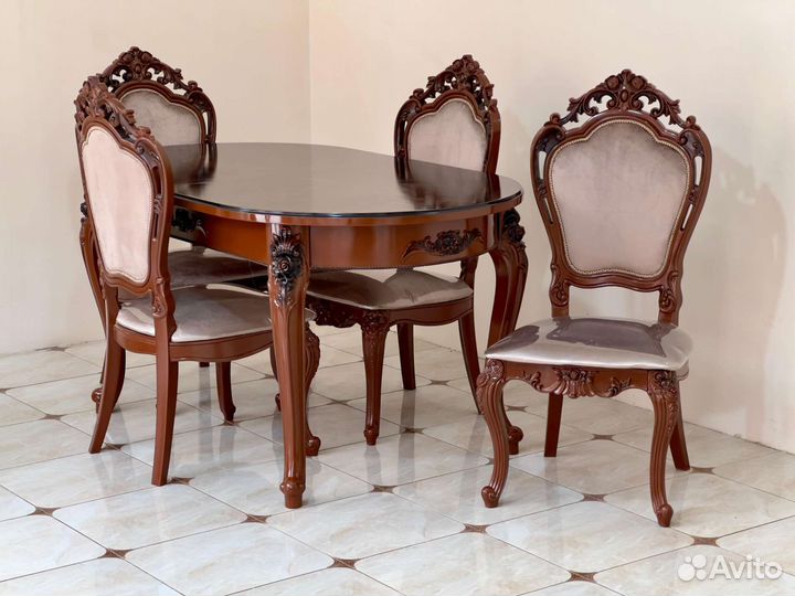 Столы и стулья