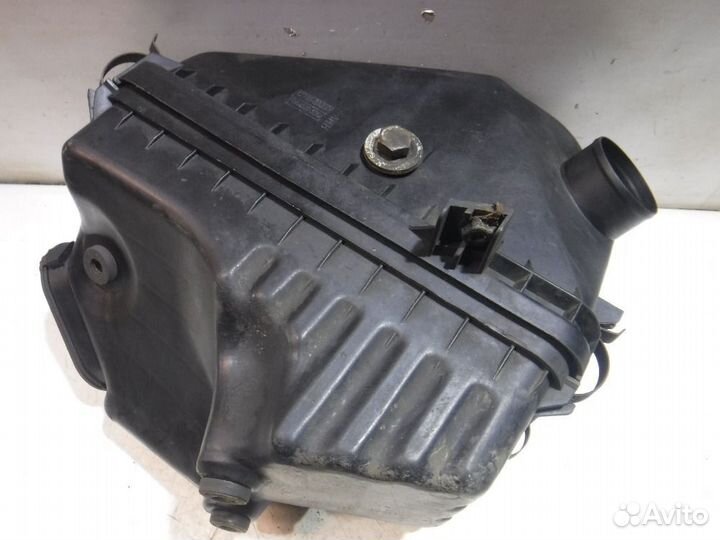 Корпус воздушного фильтра Toyota Camry