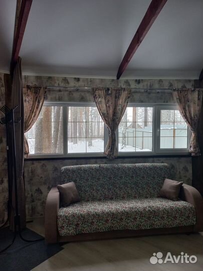 Большая беседка на озере