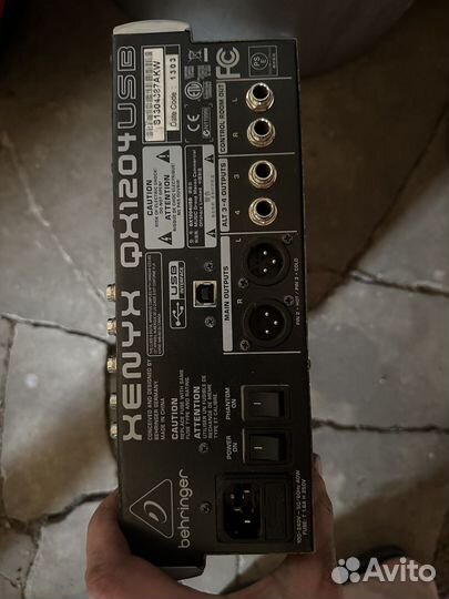 Микшерный пульт behringer