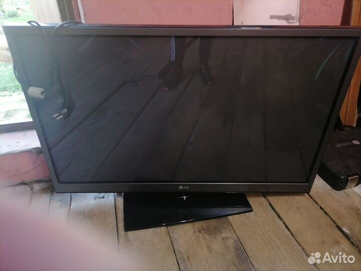 Продам телевизор на запчасти