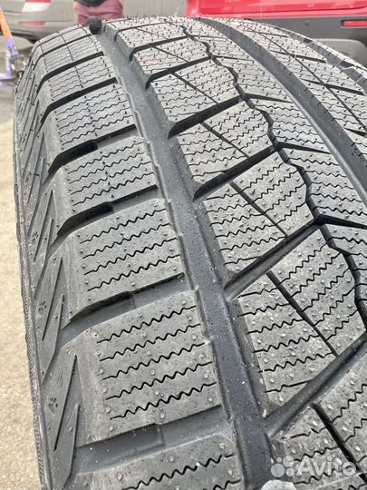 Roadmarch Snowrover 868 235/45 R18 85T