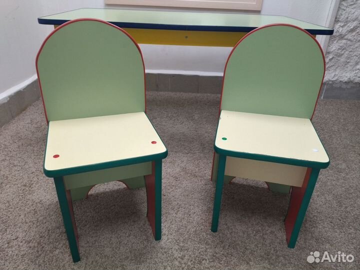 Детский стол + 2 стульчика