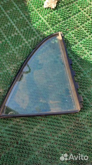 Форточка задней левой двери Toyota avensis 2006