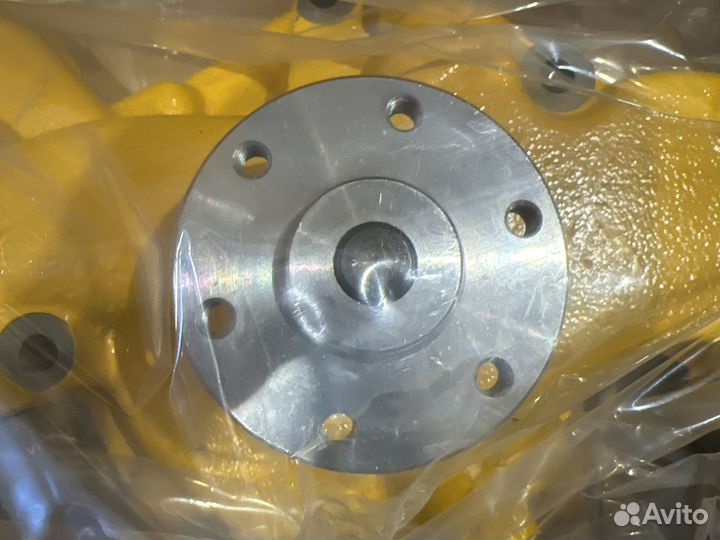 Помпа водяная Komatsu PC200-6