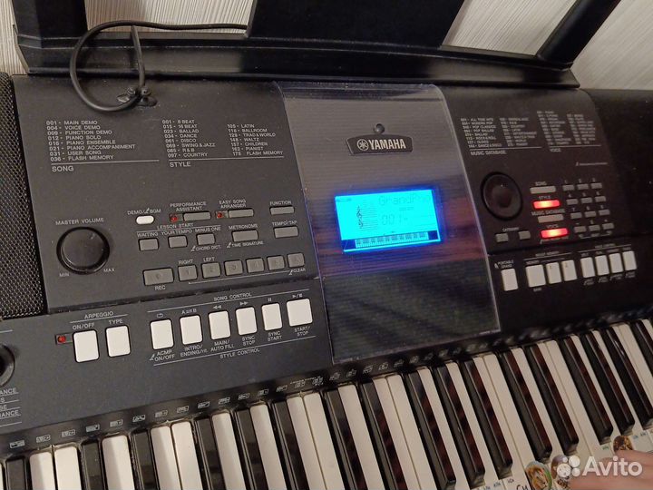 Синтезатор Yamaha PSR E423