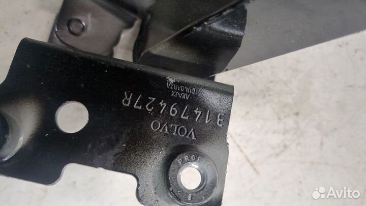 Петля крышки багажника правая Volvo S60 2018, 2020
