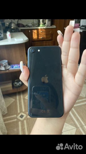 Телефон iPhone se 2020