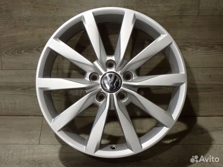 Комплект оригинальных дисков R17 VW Golf