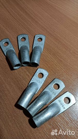 Самоклеящаяся этикетка: 50х50х50, символ Молния