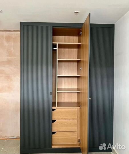 Распашной шкаф