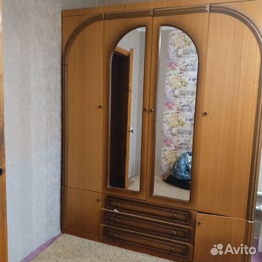 Шкаф распашной с зеркалом