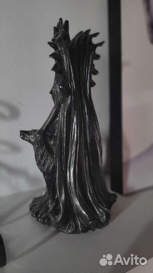 Статуэтка Геката из воска