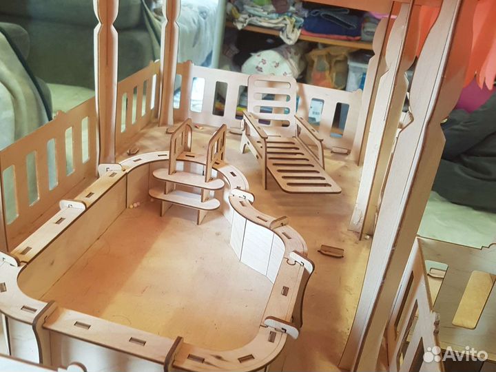 Кукольный домик с мебелью