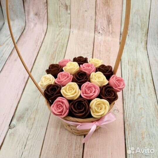 Корзинки с шоколадными розами 19 и 37 шт