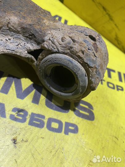 Передний левый рычаг Opel Astra G