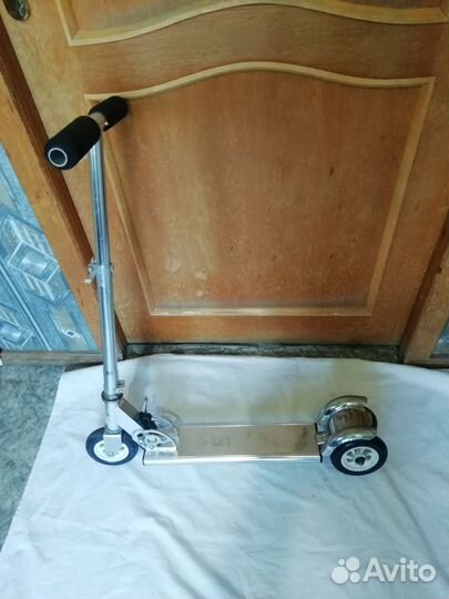 Самокат трёхколёсный