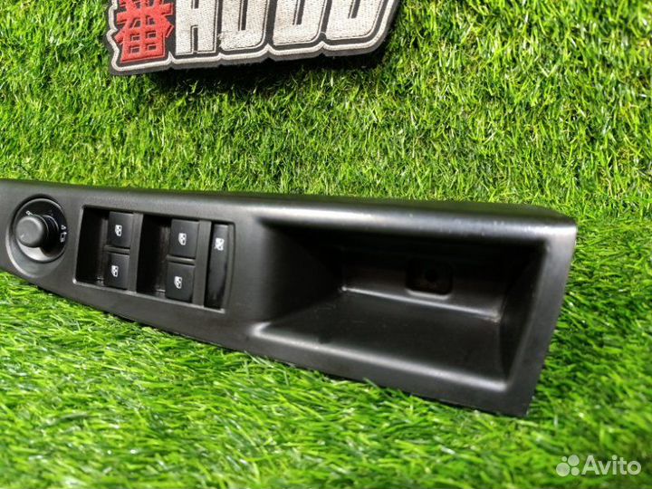 Блок упр. стеклоподьемниками передний левый