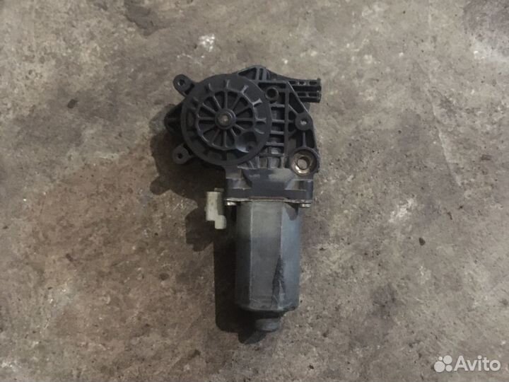 Мотор стеклоподъемника правого Пежо Партнер М59