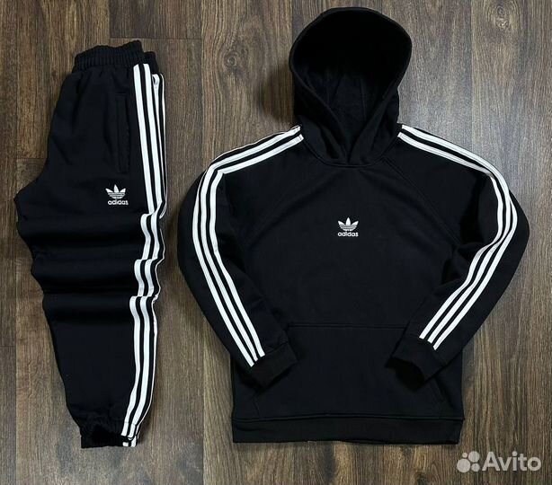 Спортивный костюм adidas