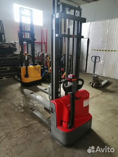 Штабелер электрический самоходный