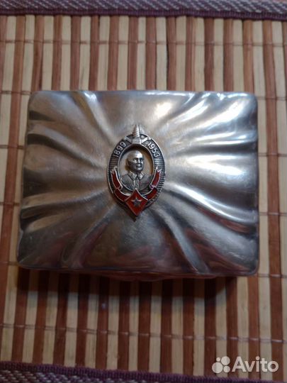 Сигаретница с барельефом Берия, серебро