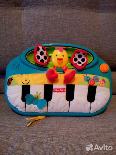 Музыкальное пианино Fisher Price в кроватку