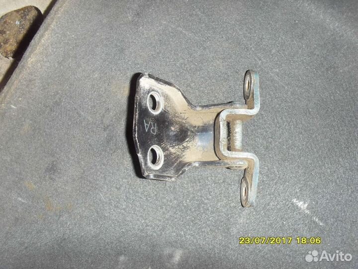 Петля двери задней правой верхняя Киа Кларус