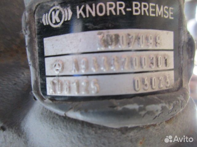 Суппорт тормозной передний правый Mercedes Benz Ax