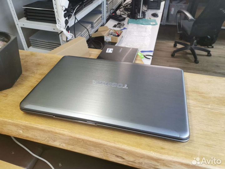 Игровой Toshiba satellite L875- B4M I5, HD7600M