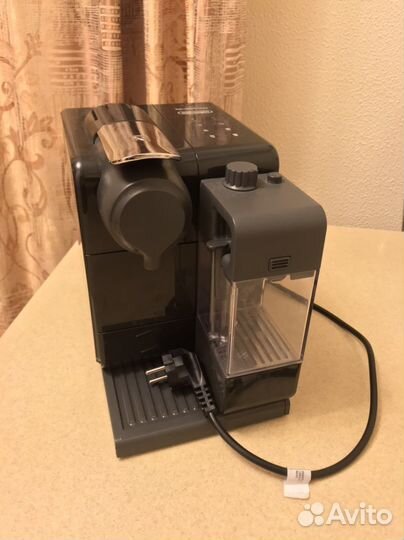 Кофемашина капсульная Delonghi EN560.B