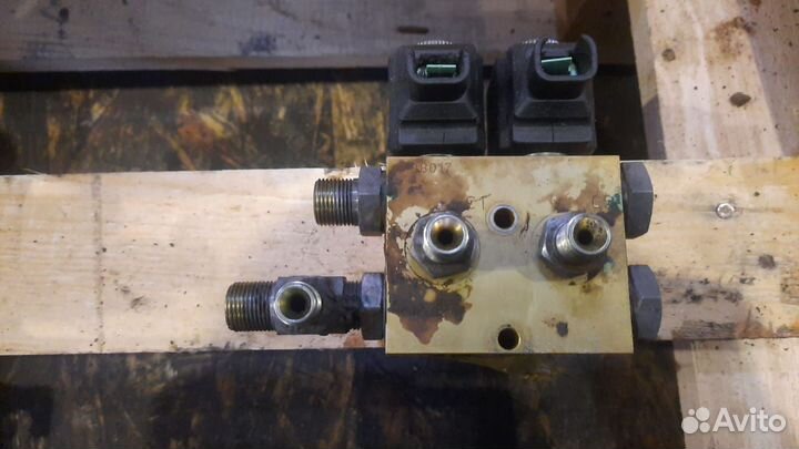 Двойной электромагнитный клапан JCB JS330NC