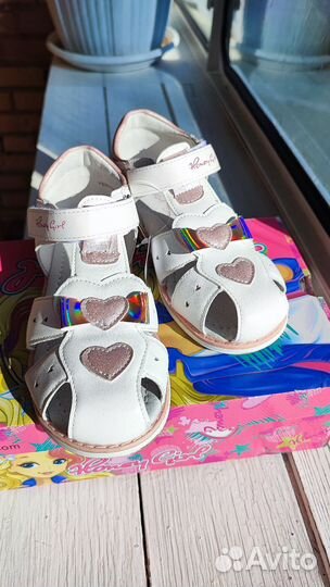 Сандалии для девочки 31 размер новые
