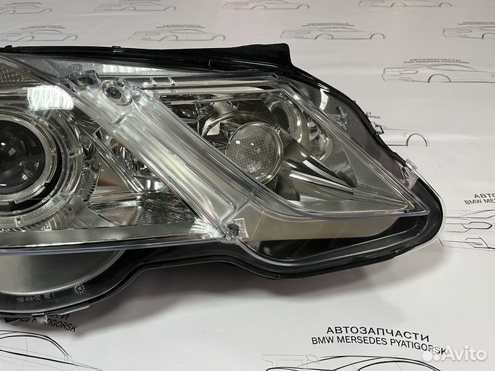 Передняя правая фара Mercedes W212 дорестайлинг